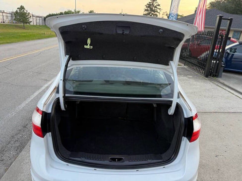 Used 2016 Ford Fiesta SE image 19