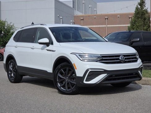 Used 2022 Volkswagen Tiguan SE image 2