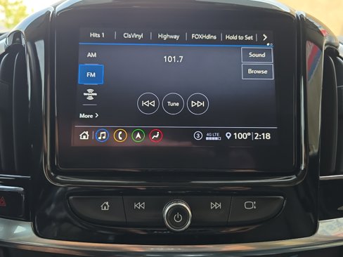 Used 2021 Chevrolet Traverse LT w/ LT Premium Package image 21