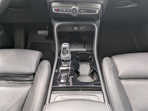 Certified 2025 Volvo XC40 B5 Plus image 19