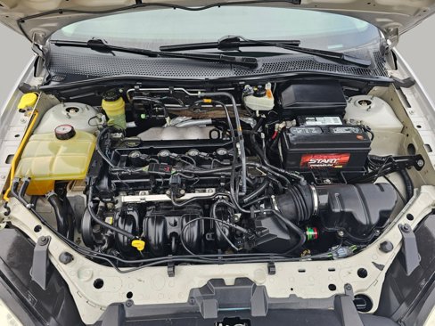 Used 2005 Ford Focus ZX5 Hatchback image 16