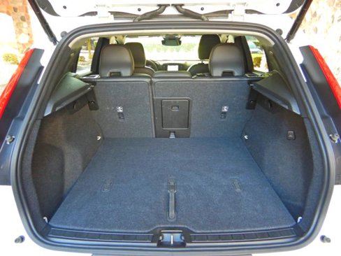 Used 2025 Volvo XC40 B5 Plus image 16