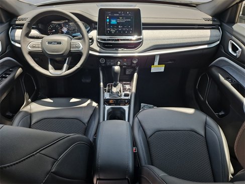 New 2025 Jeep Compass Latitude image 10