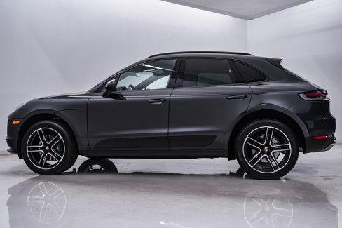 Certified 2021 Porsche Macan image 2