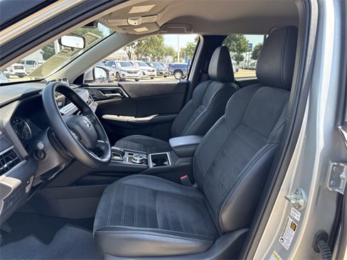 Used 2023 Mitsubishi Outlander SE image 24