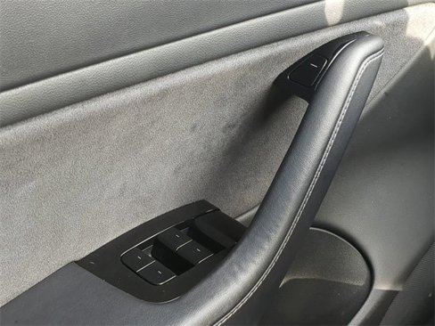 Used 2018 Tesla Model 3 Performance image 25