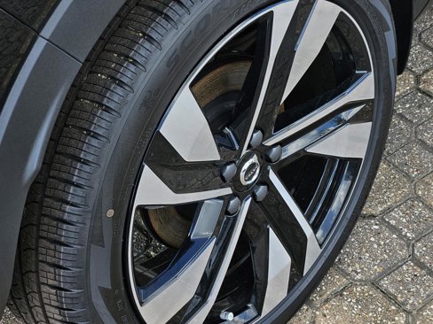 New 2025 Volvo XC40 B5 Ultra w/ Climate Package image 10