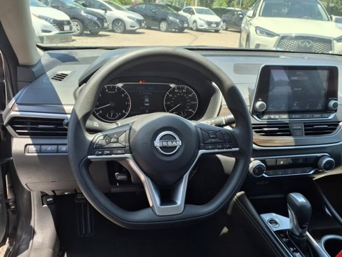 Used 2023 Nissan Altima 2.5 SV image 12