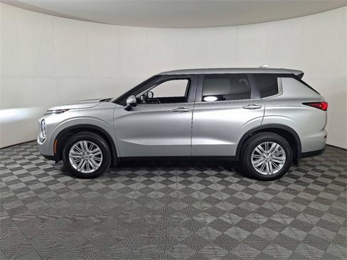 Used 2024 Mitsubishi Outlander ES image 7
