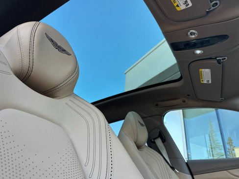 Used 2021 Aston Martin DBX image 19