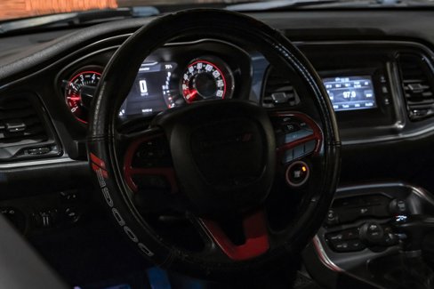 Used 2015 Dodge Challenger SXT image 12