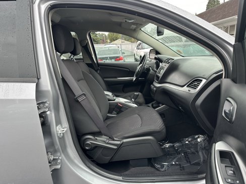 Used 2016 Dodge Journey SE w/ Flexible Seating Group image 9
