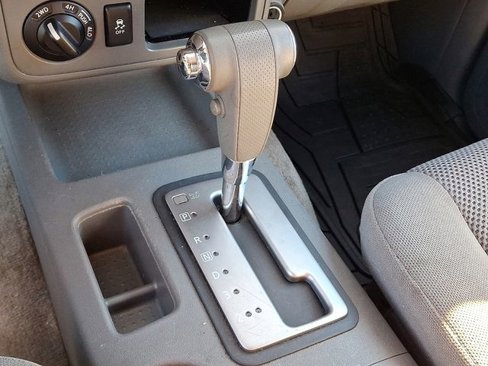 Used 2018 Nissan Frontier SV image 16