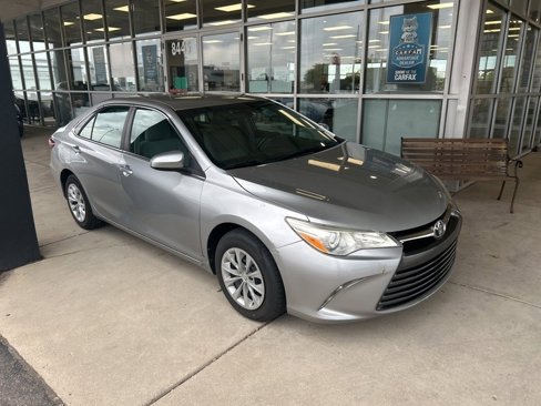 Used 2016 Toyota Camry LE image 4