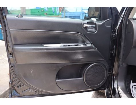 Used 2016 Jeep Compass Latitude image 14