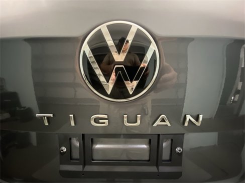 Used 2022 Volkswagen Tiguan SE R-Line image 27