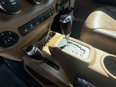 Used 2017 Jeep Wrangler Unlimited Sahara w/ Connectivity Group image 14
