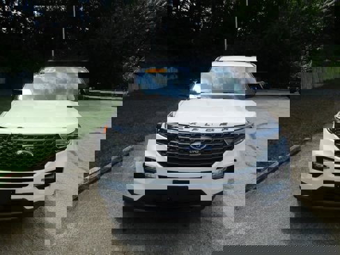 Certified 2022 Ford Explorer XLT w/ Equipment Group 202A image 7