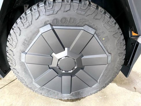Used 2024 Tesla Cybertruck AWD Crew Cab image 27