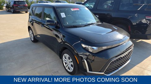 Used 2023 Kia Soul LX image 4