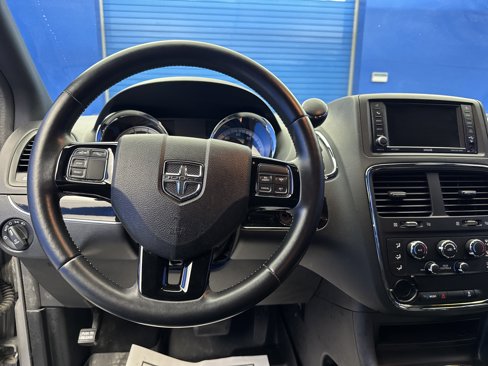 Used 2015 Dodge Grand Caravan SXT image 14