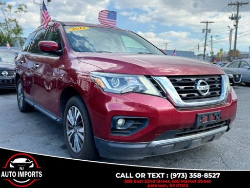 Used 2017 Nissan Pathfinder SV image 3