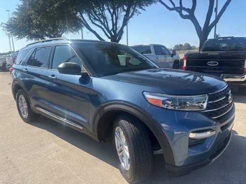 Used 2020 Ford Explorer XLT w/ Equipment Group 202A image 4