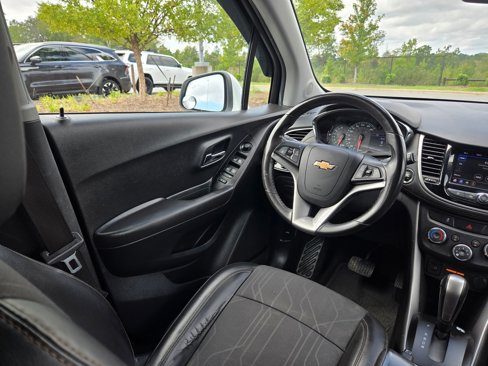Used 2020 Chevrolet Trax LT w/ Driver Confidence Package image 9