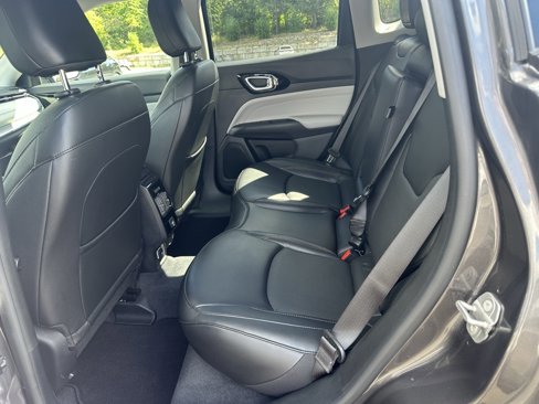 Used 2022 Jeep Compass Limited image 16