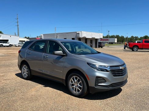 Used 2023 Chevrolet Equinox LS image 7