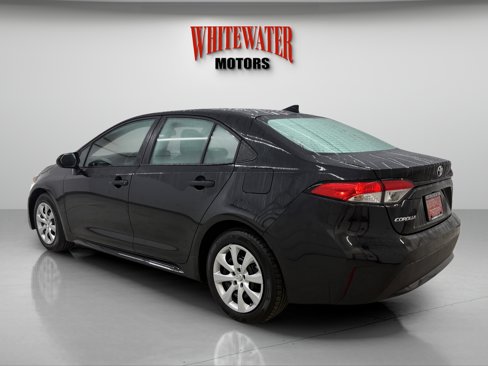 Used 2021 Toyota Corolla LE image 2