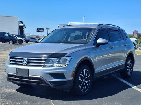 Used 2021 Volkswagen Tiguan SE image 2