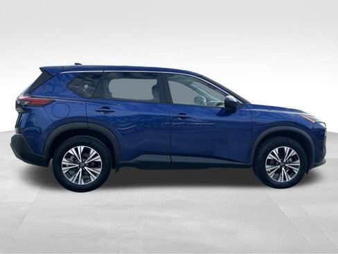 Used 2023 Nissan Rogue SV image 3
