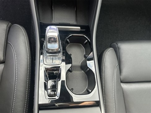 New 2025 Volvo XC40 B5 Plus w/ Protection Package Premier image 18