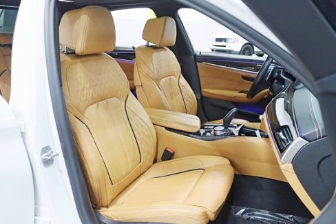 Used 2020 BMW 530e xDrive w/ Executive Package image 30