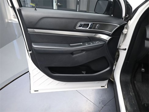Used 2019 Ford Explorer XLT w/ Equipment Group 202A image 17