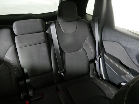 Used 2016 Jeep Cherokee Latitude w/ Cold Weather Group image 14