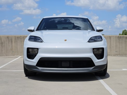 Certified 2024 Porsche Macan 4 Electric image 11