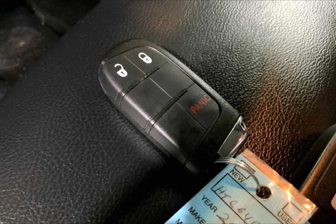 Used 2017 Jeep Compass Latitude w/ Cold Weather Group image 14