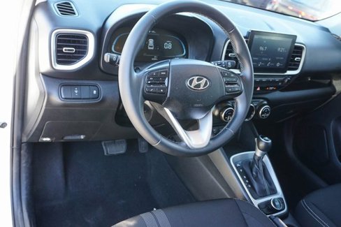Used 2023 Hyundai Venue SEL image 10