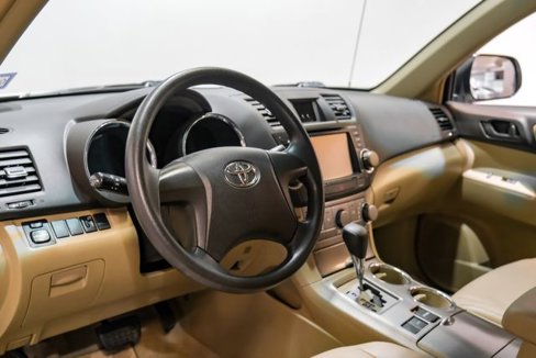 Used 2010 Toyota Highlander 2WD image 3
