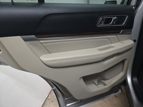Used 2018 Ford Explorer Limited w/ Equipment Group 301A image 16