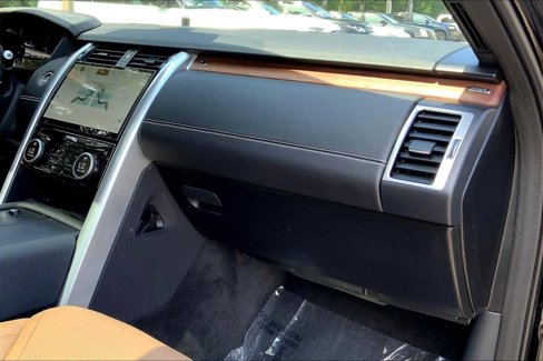 Used 2025 Land Rover Discovery Dynamic SE image 16