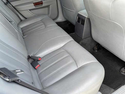 Used 2005 Chrysler 300 C w/ Protection Group II image 18