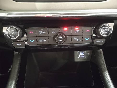 Used 2024 Jeep Compass Limited image 13