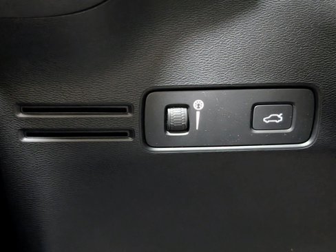 Used 2021 Volvo XC40 P8 Recharge w/ Advanced Package image 30