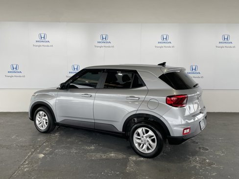 Used 2020 Hyundai Venue SE image 4