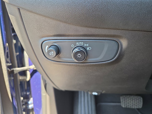 Used 2023 Chevrolet Equinox LT image 32
