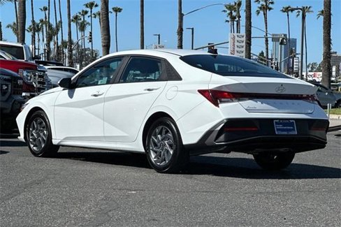 Used 2024 Hyundai Elantra SEL image 6
