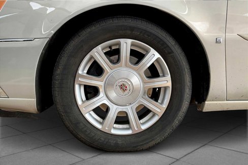 Used 2008 Cadillac DTS w/ Trunk Convenience Package image 10